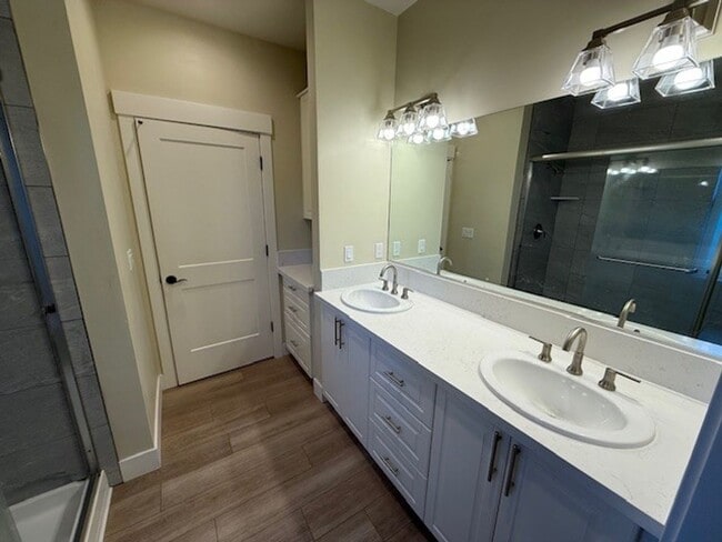 Building Photo - Newer Construction, Spacious and comfortable Rural Home Close to town