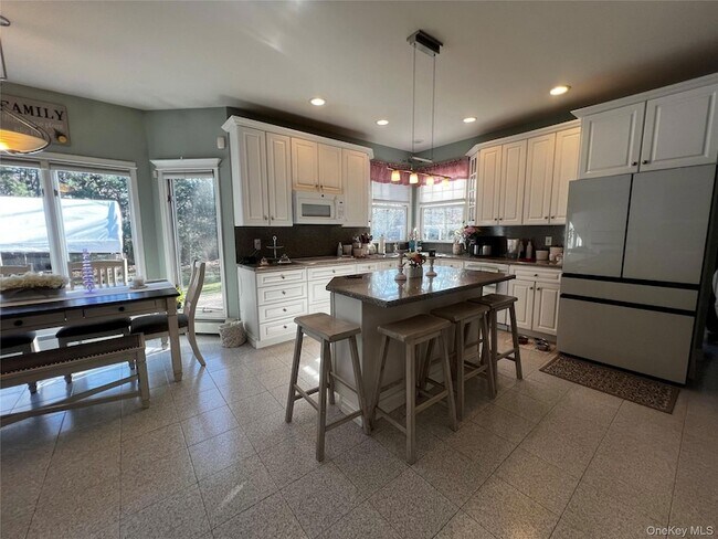 Building Photo - 6 Kara Ct