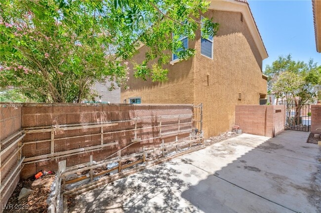 Building Photo - 577 Lapford St