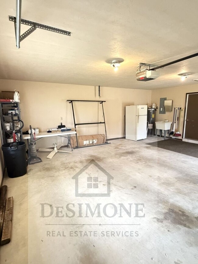 Building Photo - Charming 3BR Home in Country Oaks – Close to West Marion Hospital, Shopping, Dining & WEC