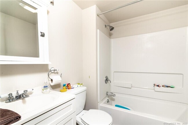 Building Photo - 56 S Rd