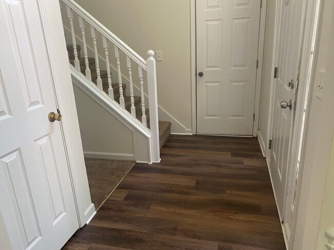 Building Photo - Two Story home in Hampton