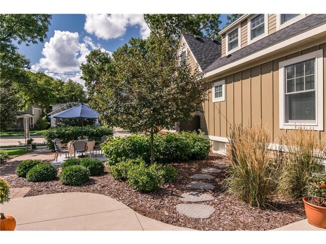 Building Photo - 538 4th Ave NW