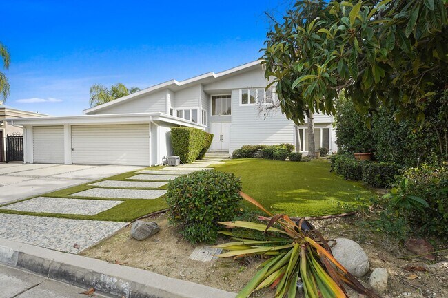 Building Photo - This stunning 5 Bed / 3 Bath Home South of Ventura Boulevard with pool and panoramic views is now...