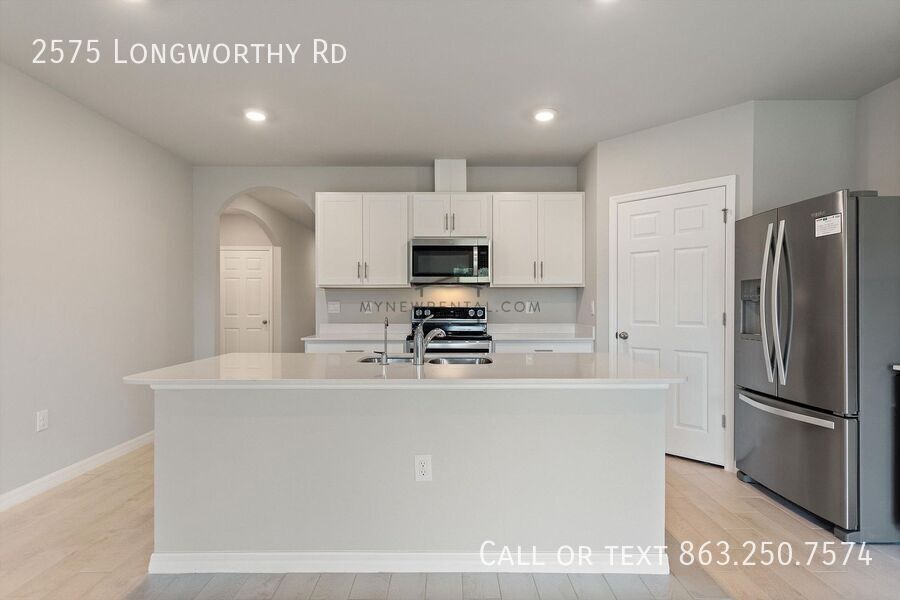 Building Photo - 2575 Longworthy Rd