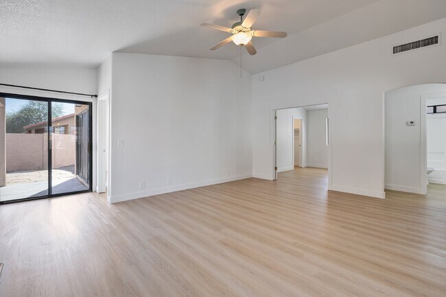 Building Photo - Beautiful home in gated community in Ahwatukee now available!