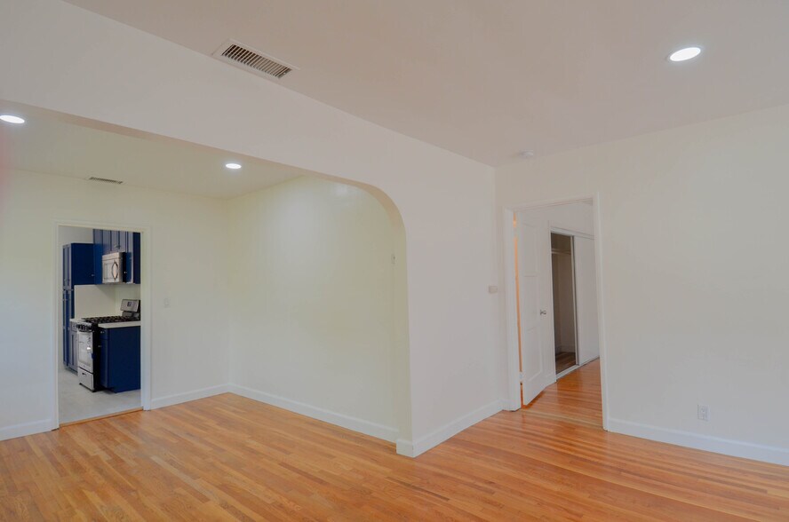 Building Photo - 3246 Barham Blvd