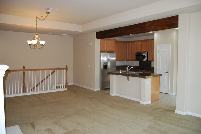 Building Photo - 2 Bedroom, 2 Bathroom Townhome in Damonte ...