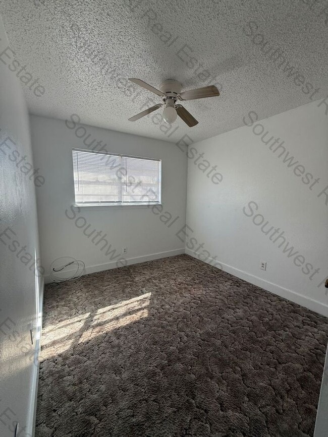 Building Photo - Cute 2 bedroom 1 bath