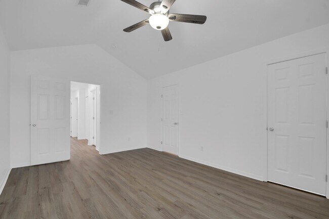 Building Photo - 1004 E Fannin St