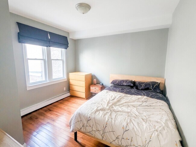 Building Photo - 582 60th St