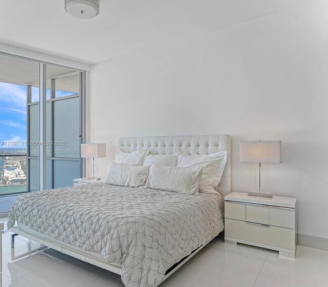 Building Photo - 1100 Biscayne Blvd