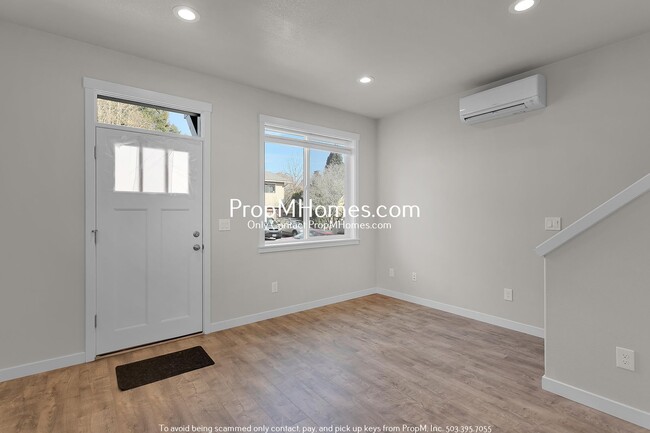 Building Photo - Modern Two Bedroom Home in Mt. Tabor!