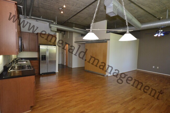 Building Photo - 640 Glen Iris Dr NE