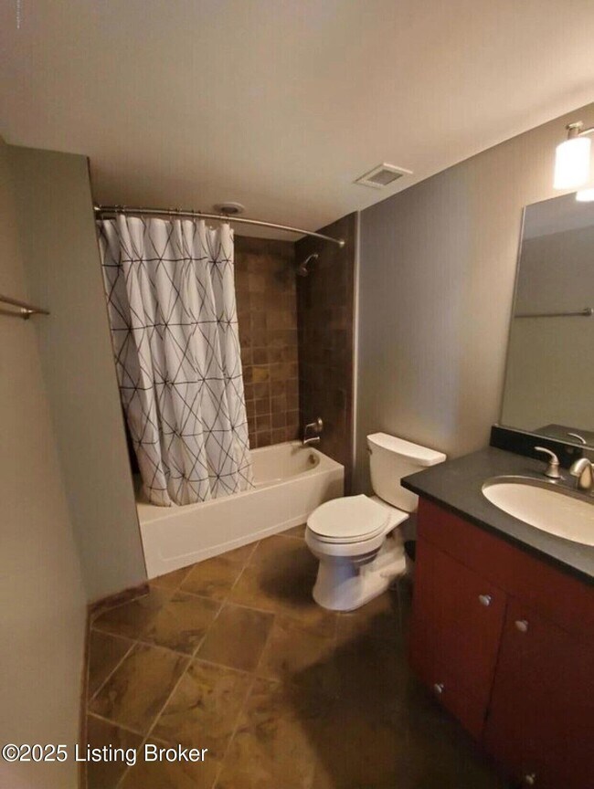 Building Photo - 604 S 3rd St