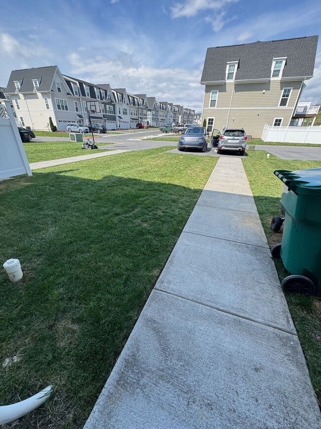 Building Photo - Preston Lake Townhouse
