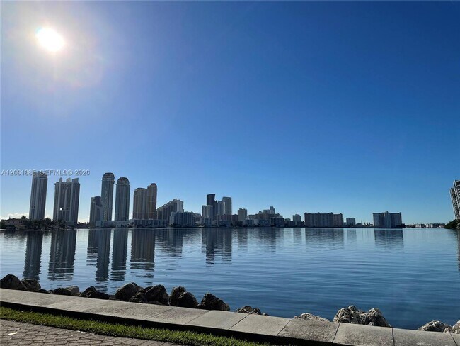 Building Photo - 3600 Mystic Pointe Dr