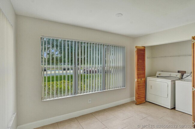 Building Photo - 12650 Vista Isles Dr