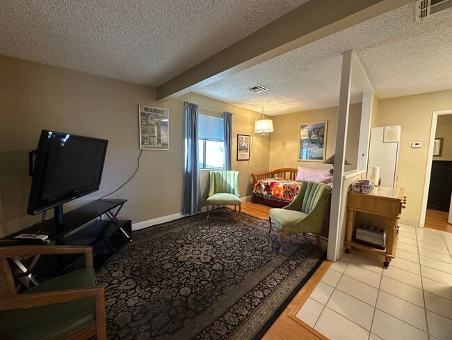 Building Photo - 1 Bedroom Casita