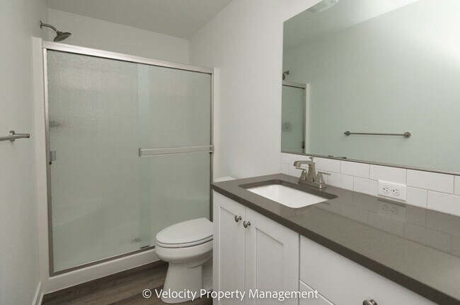 Building Photo - 3 Bedroom Townhome close to Hospital!