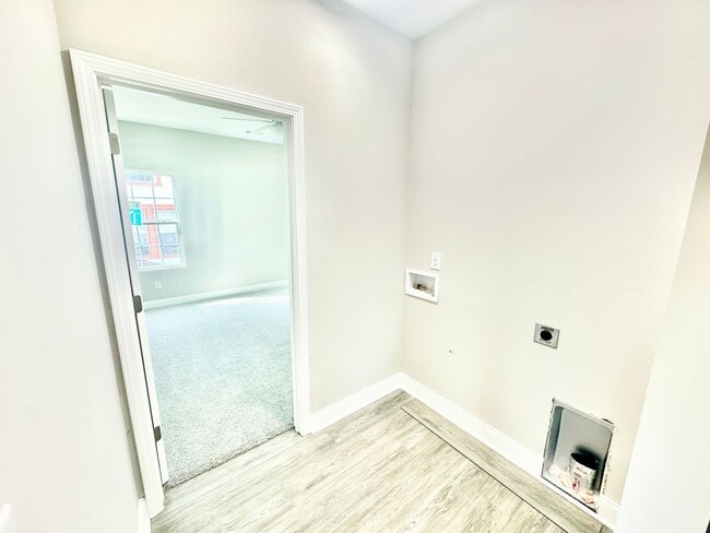 Building Photo - 416 S Confederate Ave