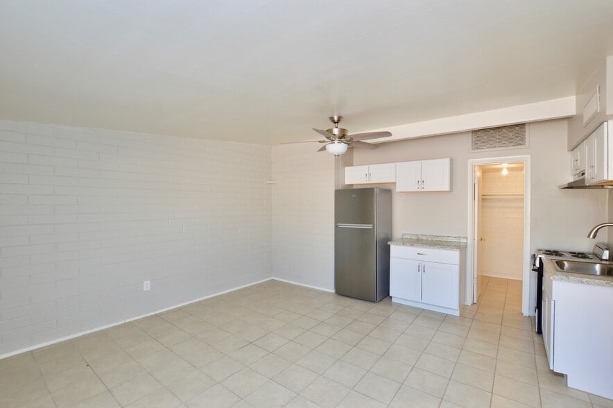 Building Photo - 3207 N 67th Pl
