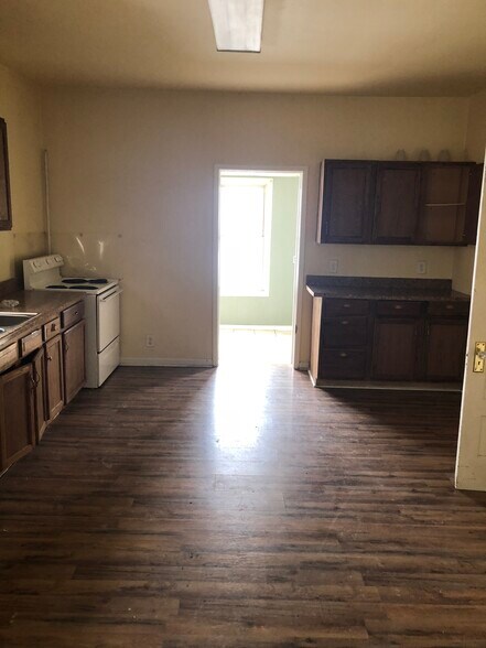 Building Photo - 229 Ravine St