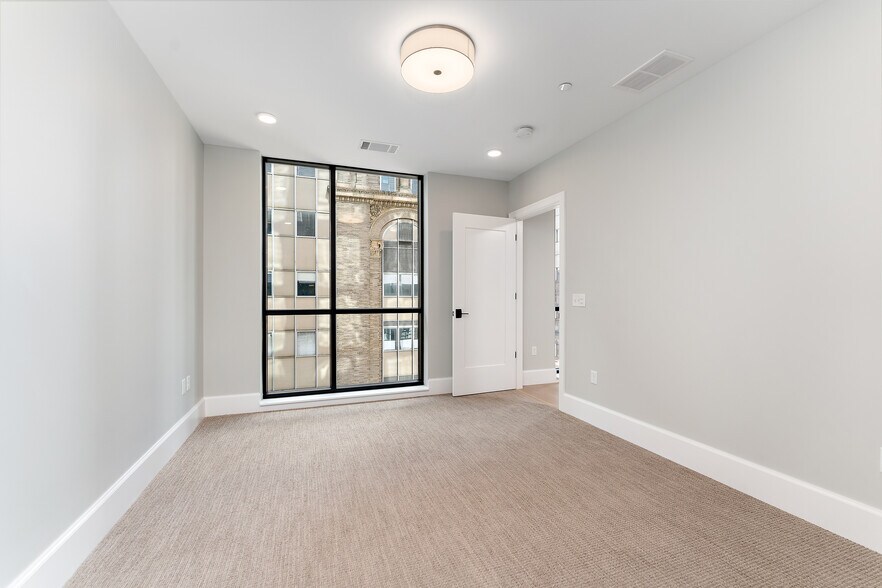 Building Photo - 350 Oliver Ave