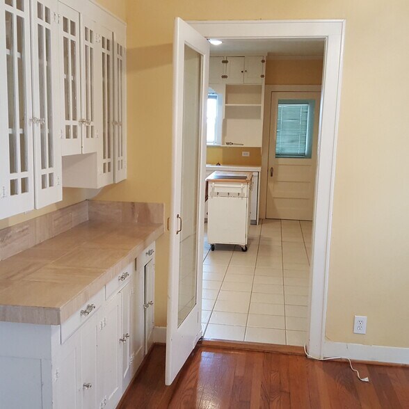 Extra room - 1710 Rosedale St