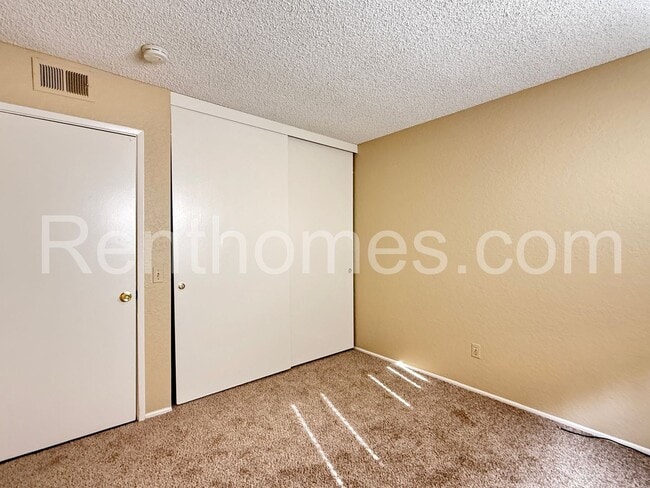 Building Photo - 10946 Decatur Rd