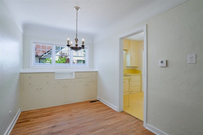 Building Photo - Live on Historic Park Avenue in this 2 Bed 1.5 Bath Single Family Home!