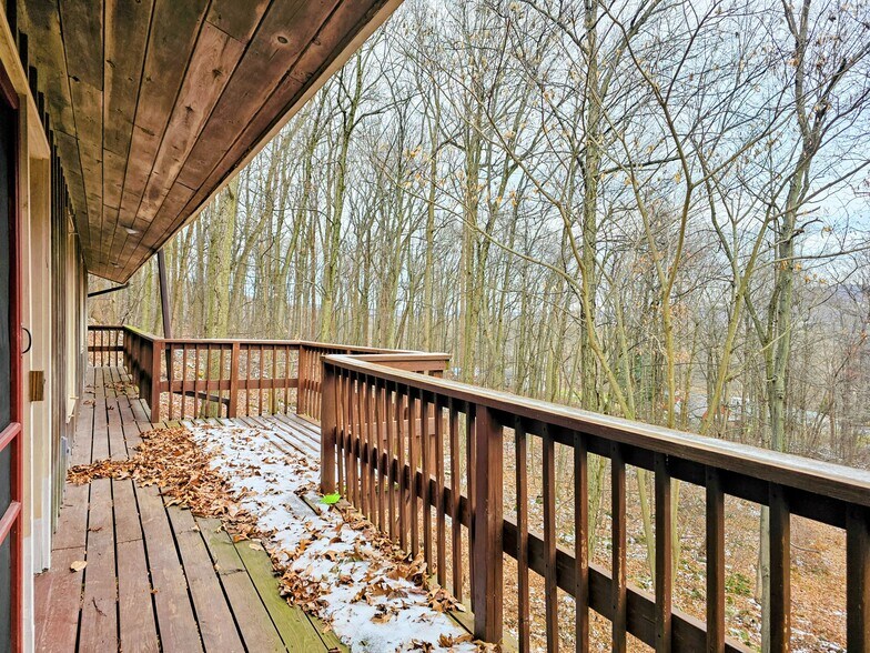 Building Photo - 135 Fraelich Rd