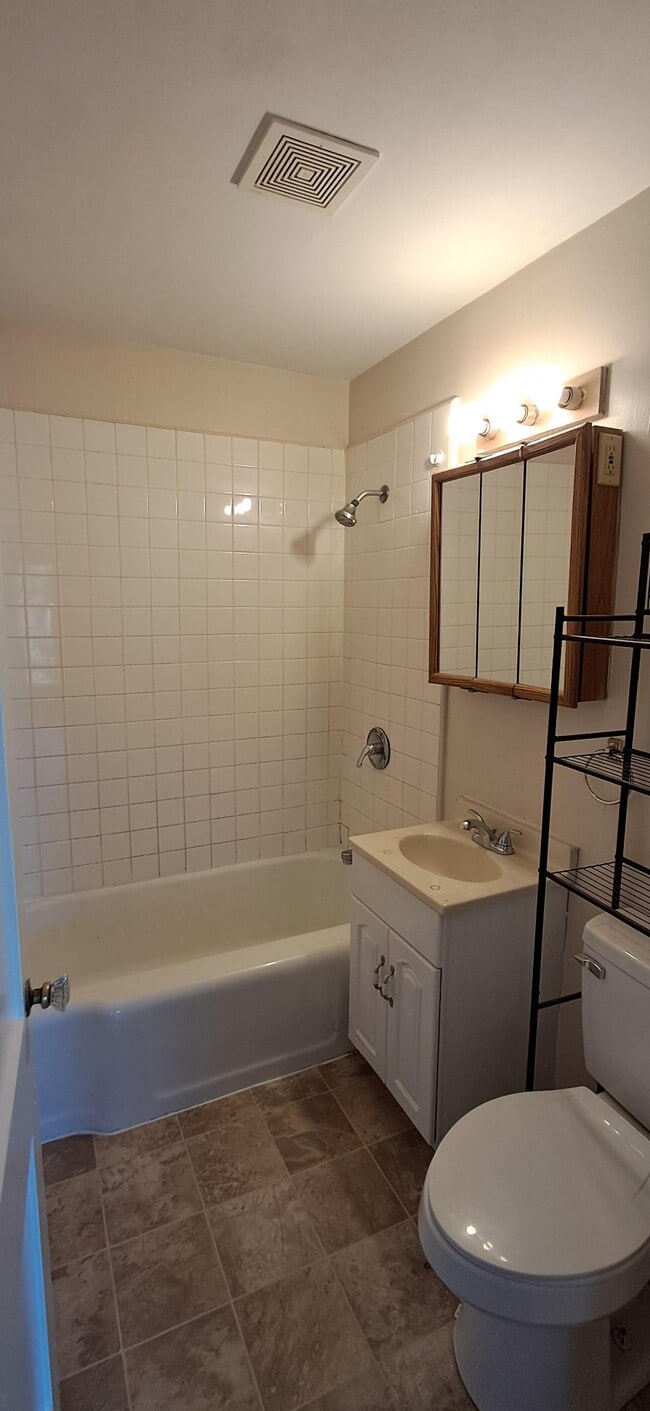 Building Photo - 1819 S 24th St