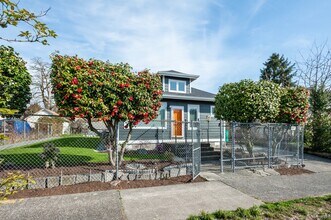 Building Photo - Conveniently located Single-family house available for Rent!