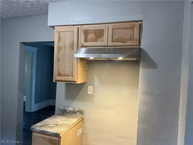 Building Photo - 958 Haynes St