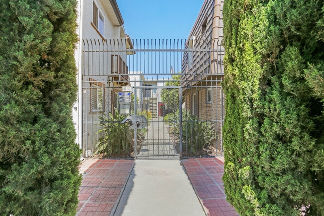 Building Photo - 4262 Wilson Ave