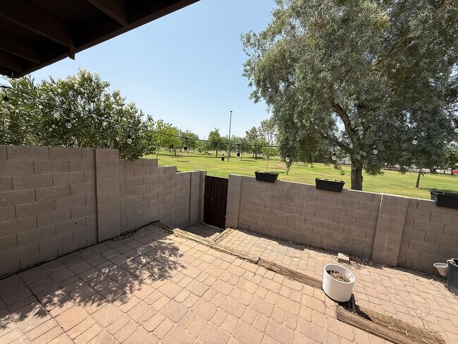 Building Photo - 1231 E Bluebell Ln