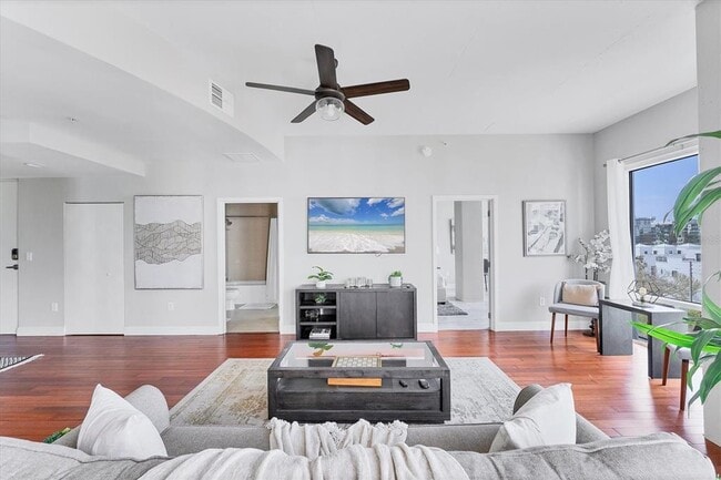 Building Photo - 525 E Jackson St