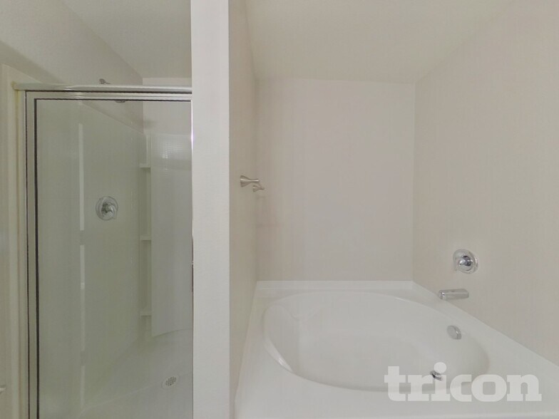 Building Photo - 3627 Alexander Forest Dr