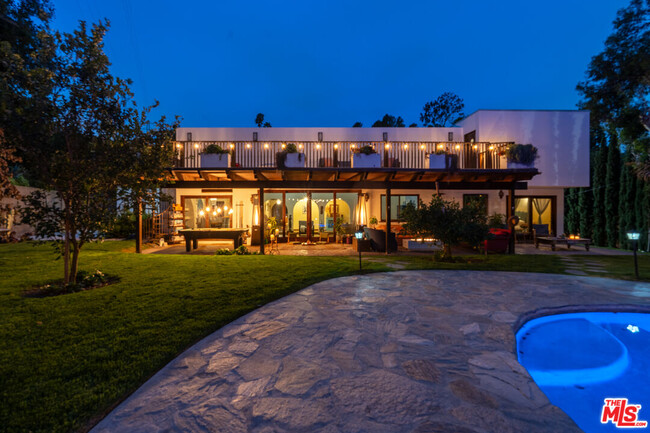 Primary Photo - 3092 Laurel Canyon Blvd