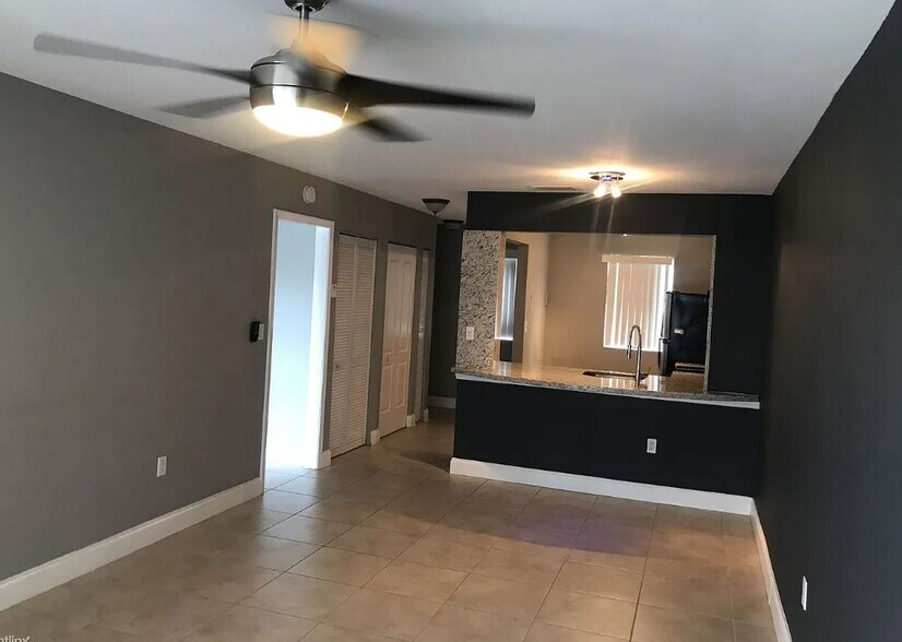 Building Photo - 5200 NW 31st Ave