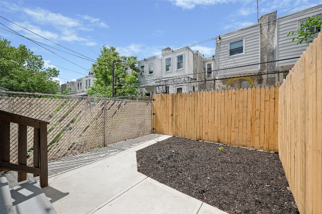 Building Photo - 6339 Reedland St