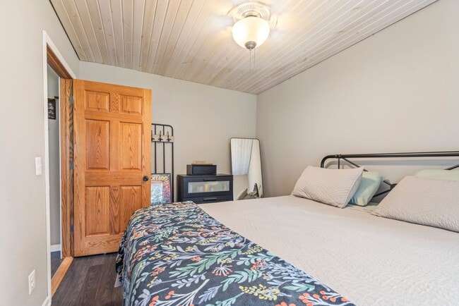 Building Photo - Cute 1 bedroom single family home