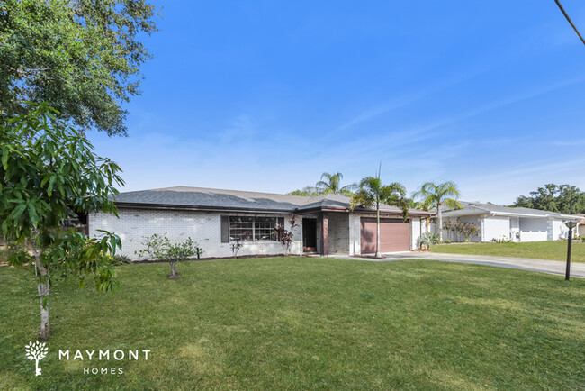 Building Photo - Spacious 3 Bedroom Home with Enclosed Pool