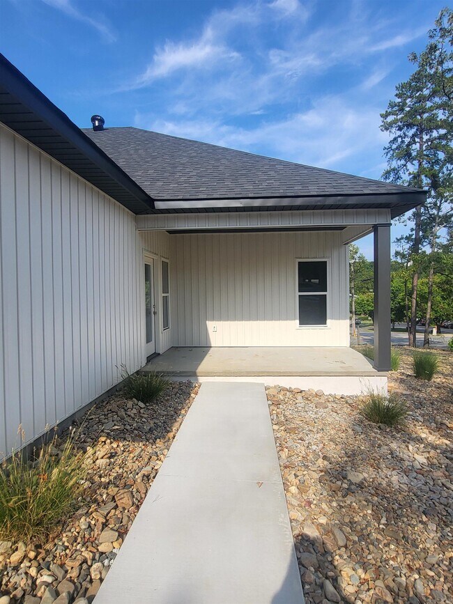 Building Photo - 1803 Aldersgate Rd
