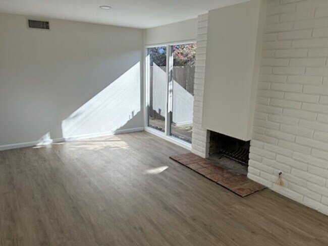 Building Photo - 4BD/$5650 MO/ 1 STORY HOME/WESTLAKE VILLAGE