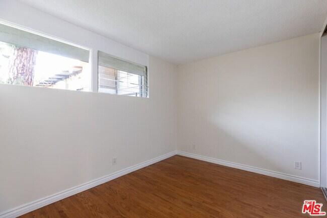 Building Photo - 11133 ROSE Ave