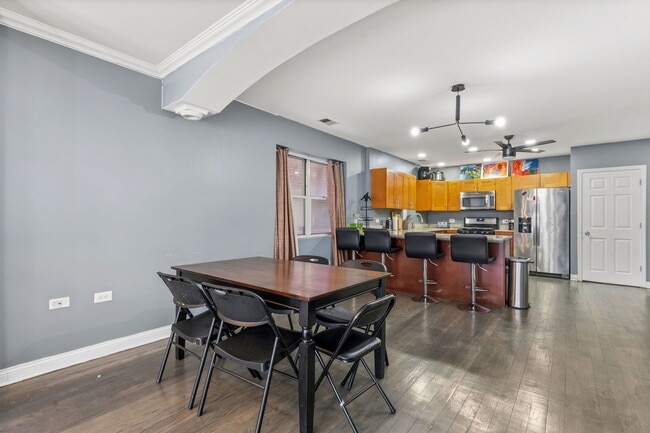 Building Photo - 4736 S Drexel Blvd