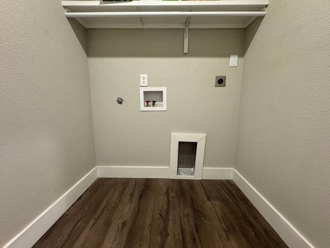 Building Photo - For Rent – 100 Brooklyn Dr, Canyon Lake, T...