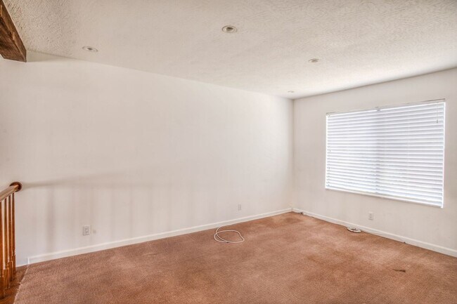 Building Photo - 4546 E Blue Jay Ave